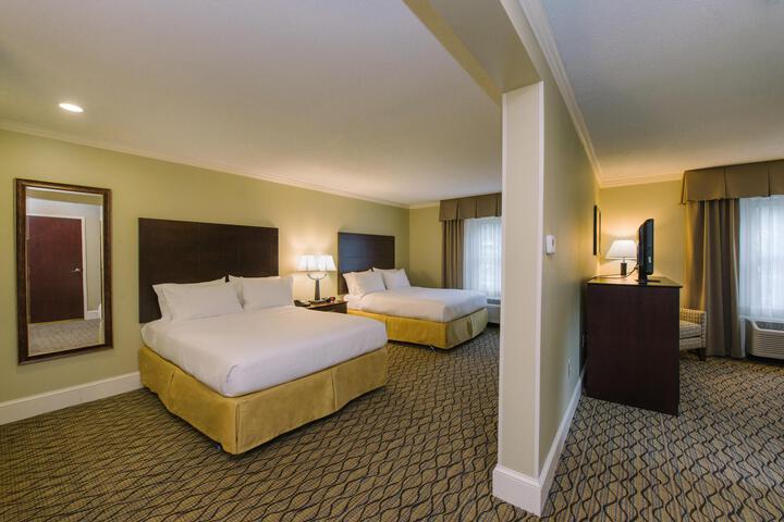 2 Queen Beds (9 of 19)