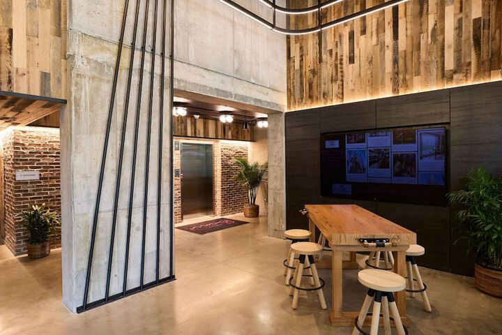 Lobby lounge