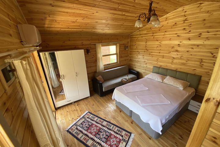 Room 11 of 84