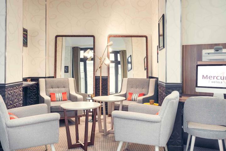 Lounge 72 of 81
