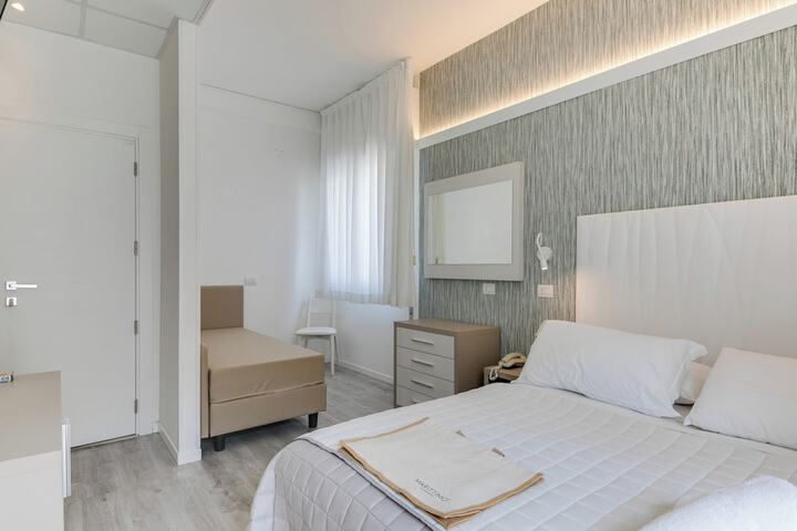 Room 14 of 80