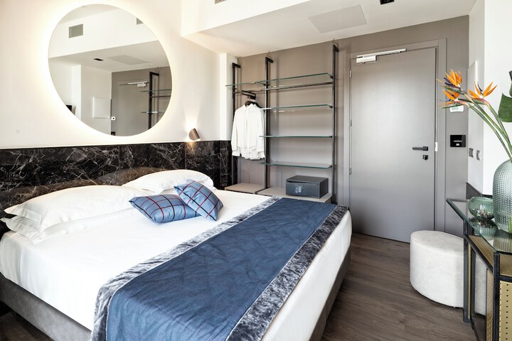 Room 48 of 106