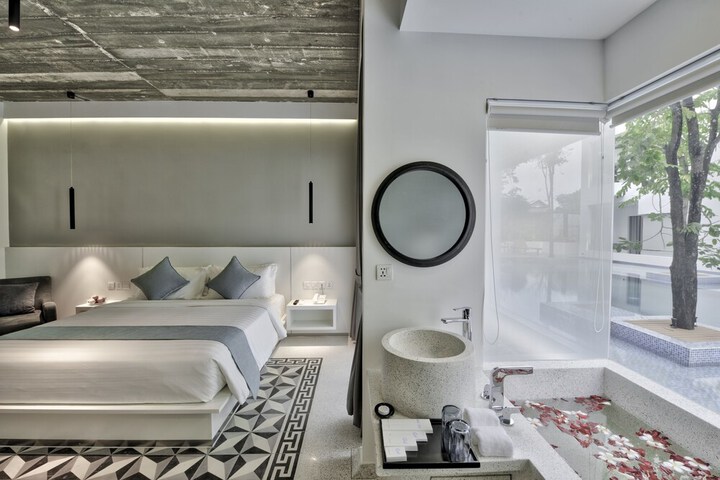 Room 7 of 44