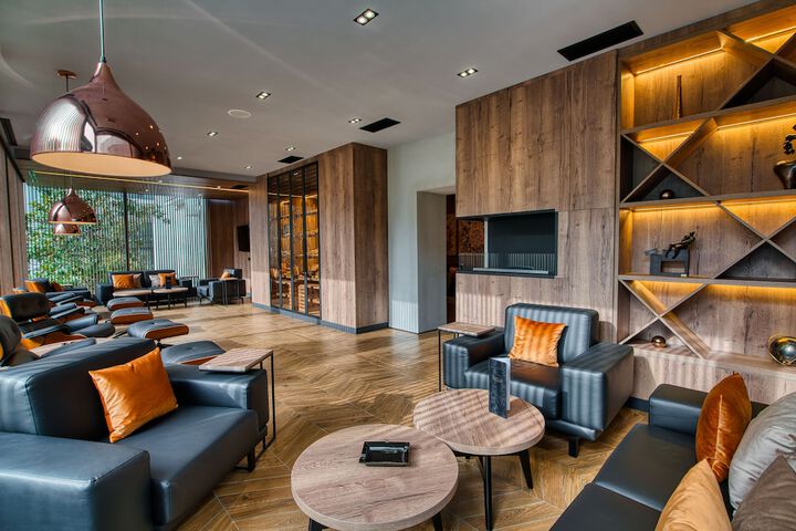 Lounge 83 of 91