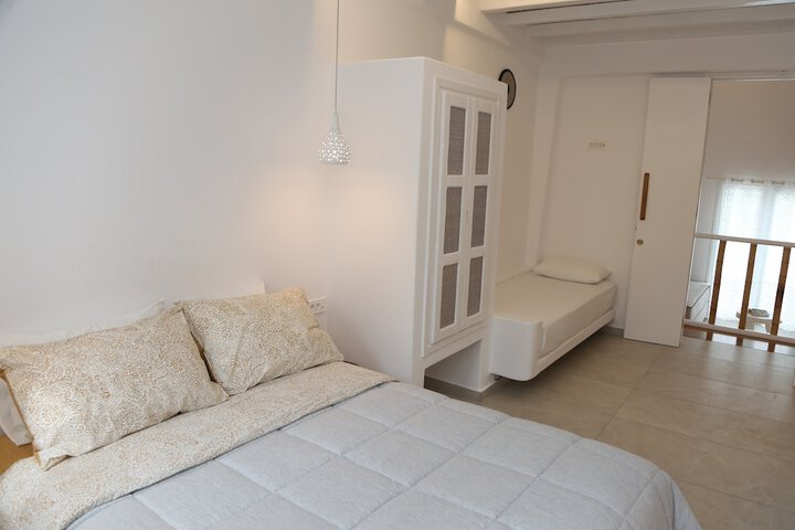 Room 44 of 187
