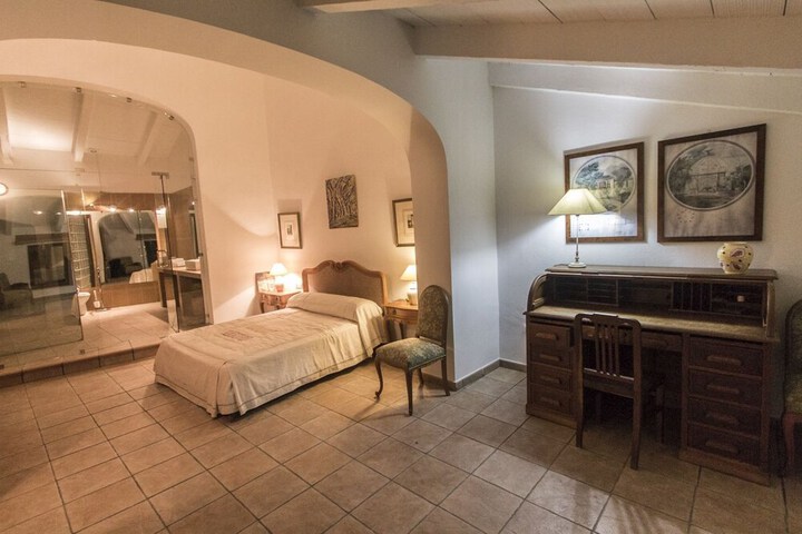 Room 6 of 38