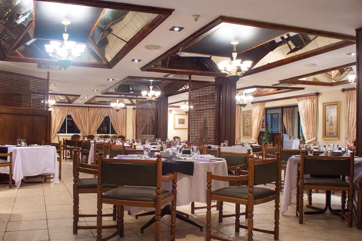 Dining 32 of 66