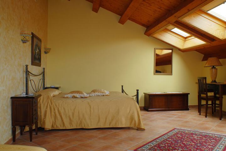 Room 4 of 41