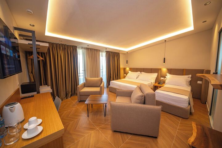 Room 6 of 95
