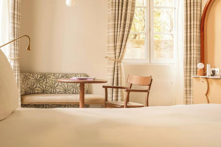 Room 25 of 74