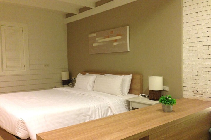 Room 9 of 48