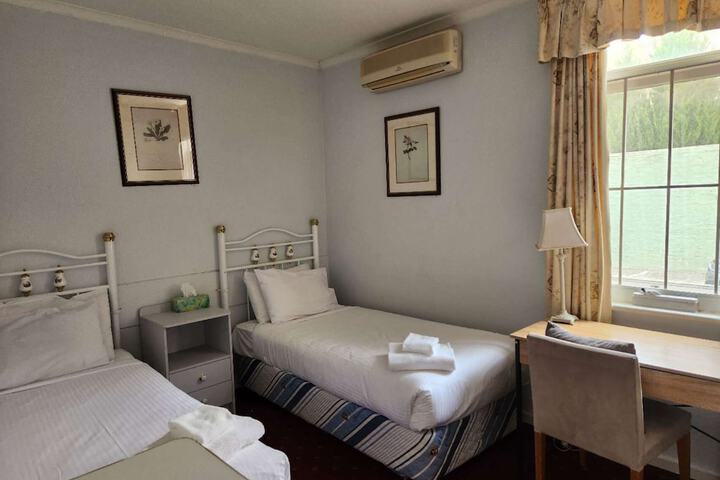 Room 4 of 30