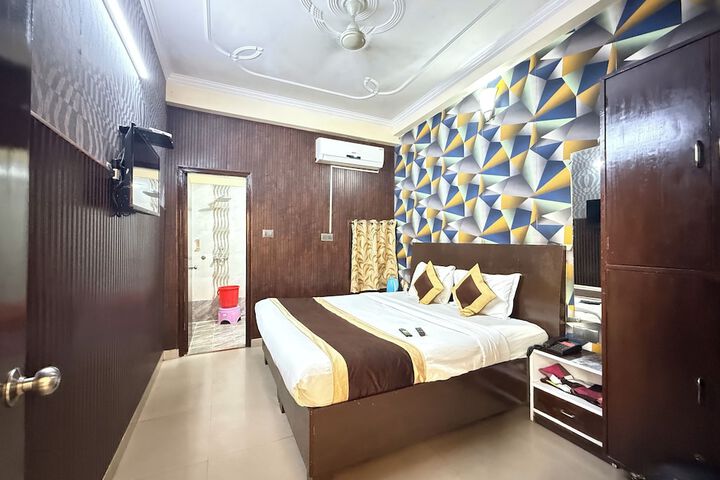 Room 8 of 17