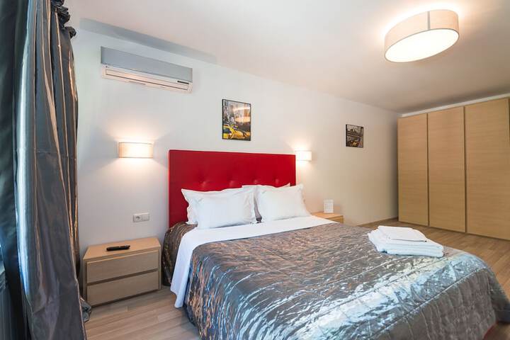 Room 21 of 244