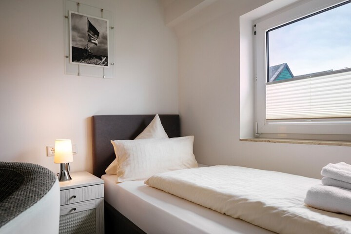 Room 3 of 34