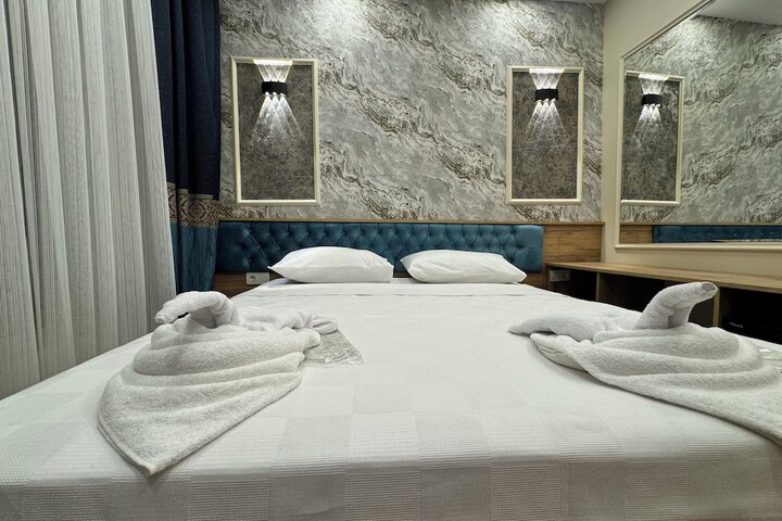 Room 2 of 72