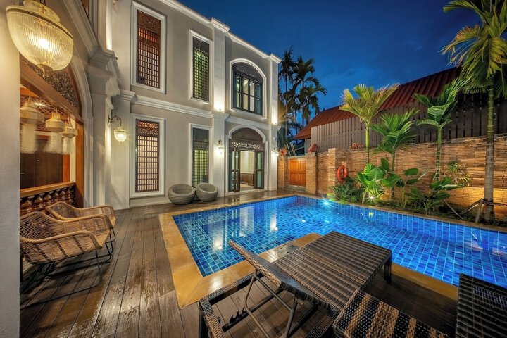 Pool 104 of 127