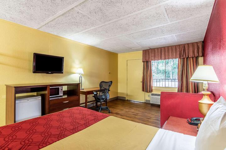 1 Double Bed (2 of 8)