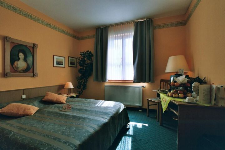 Room 6 of 33