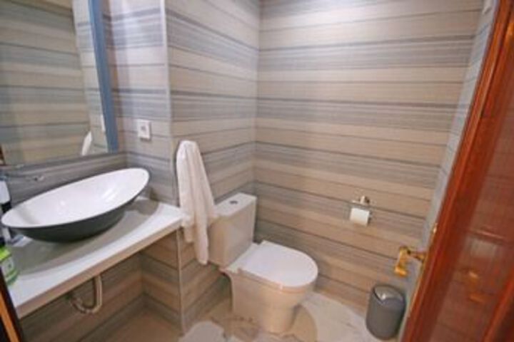 Room 4 of 27