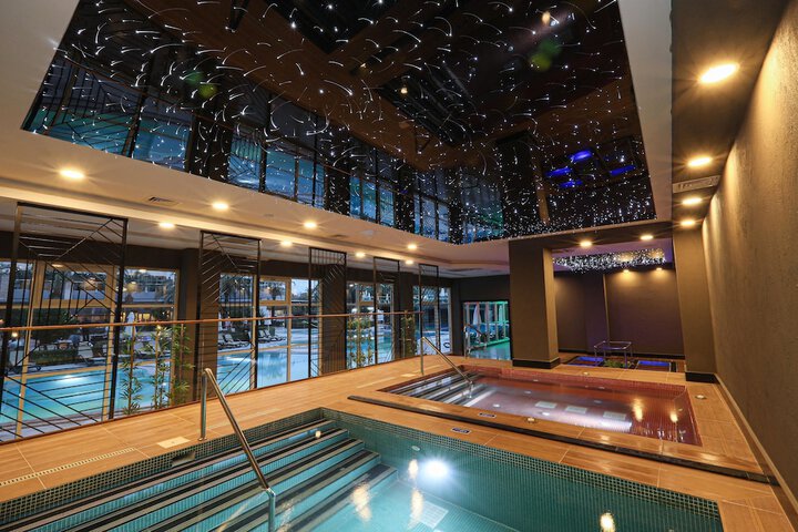 Pool 99 of 280