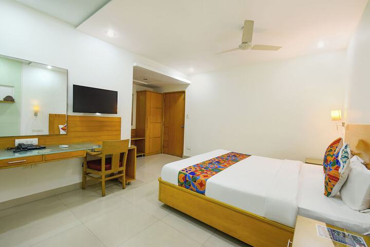 Room 13 of 34