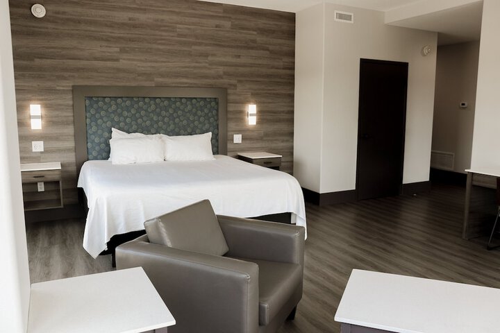 Room 9 of 175