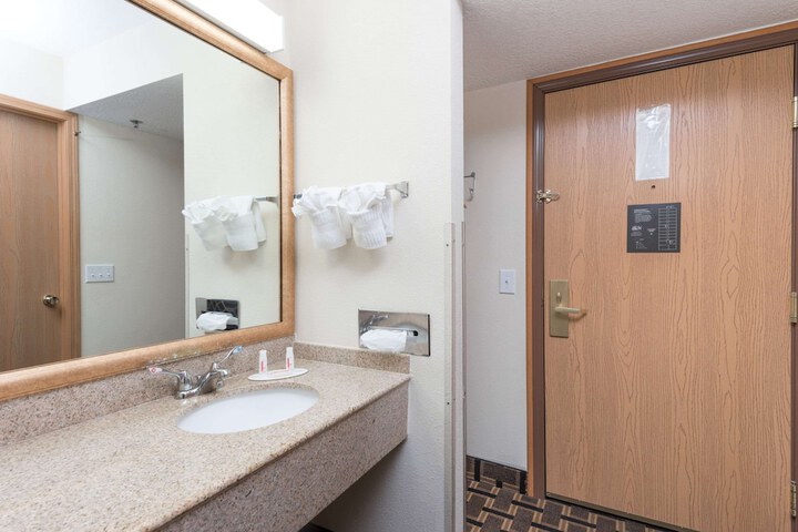 Room 10 of 24