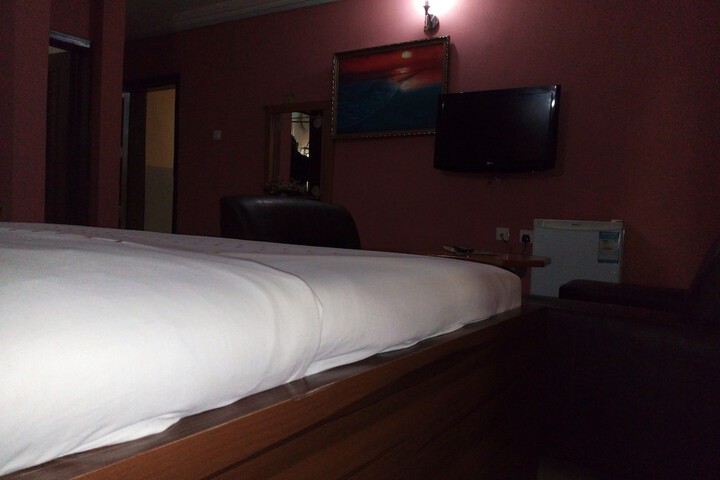 Room 15 of 34