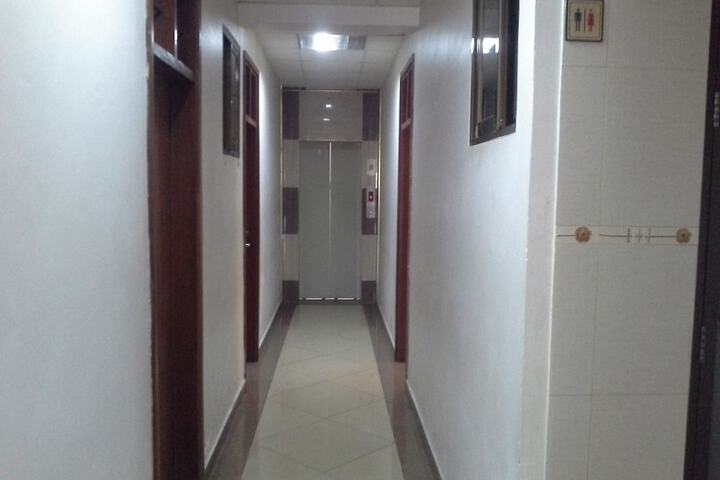Ballroom/Hall 23 of 24