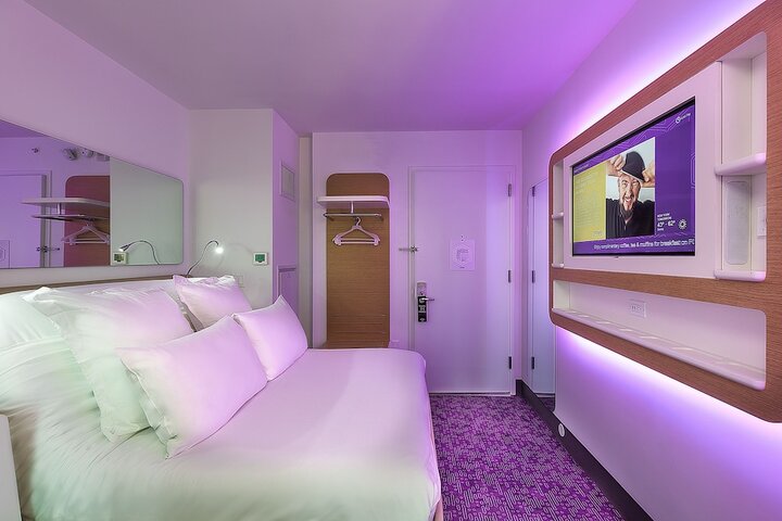 Premium Queen Bed (29 of 31)