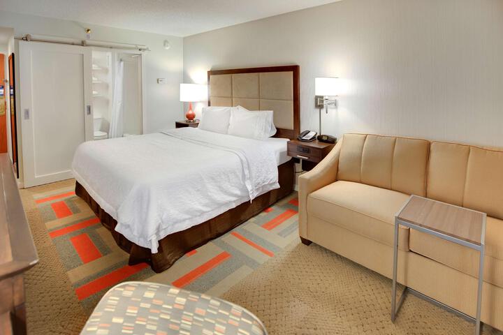 1 King Bed (8 of 16)