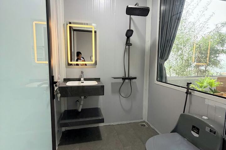 Room 44 of 95