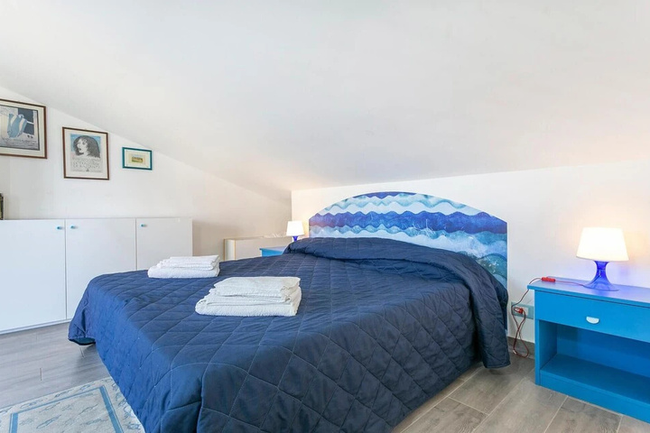 Room 6 of 14