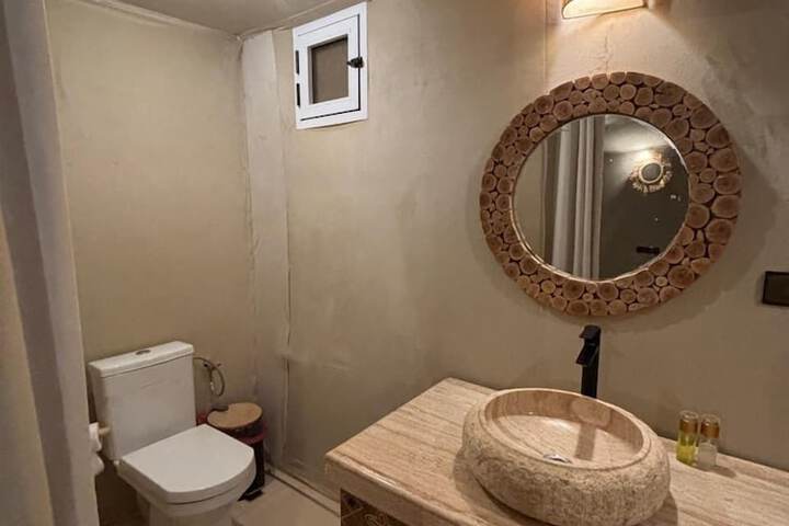 Room 16 of 35