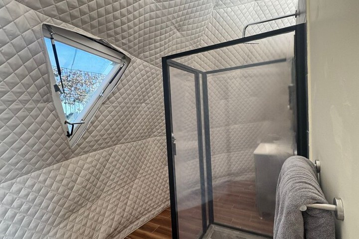 Room 46 of 77