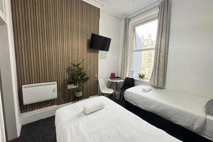 Room 21 of 283