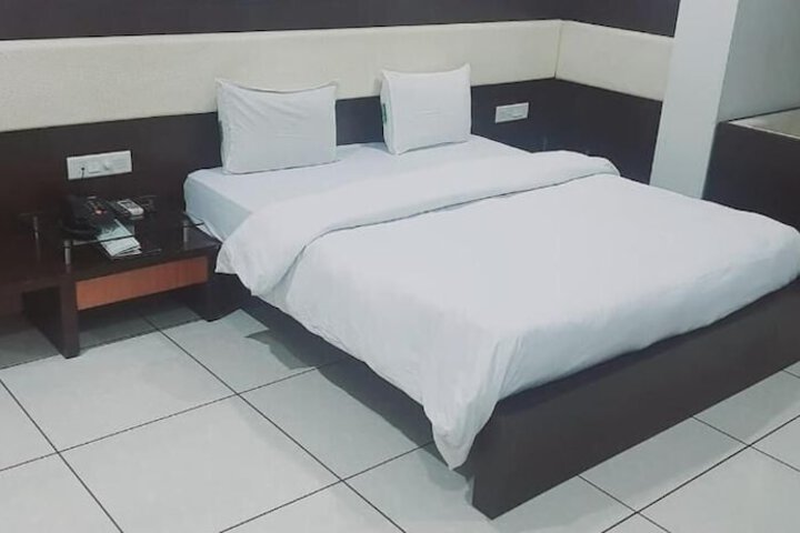 Room 8 of 17