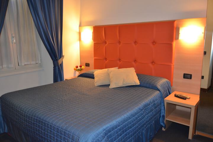 Room 3 of 56