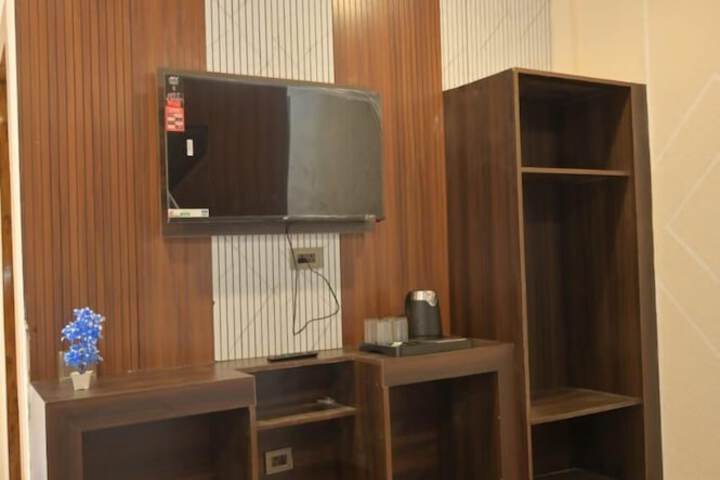 Room 12 of 19