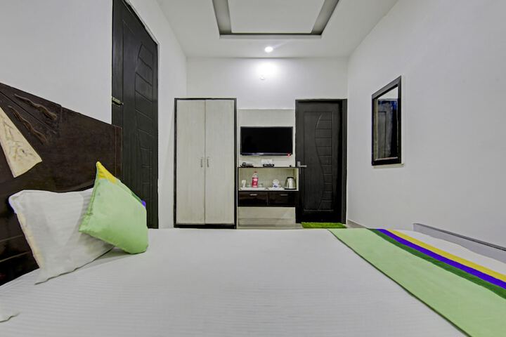 Room 10 of 37