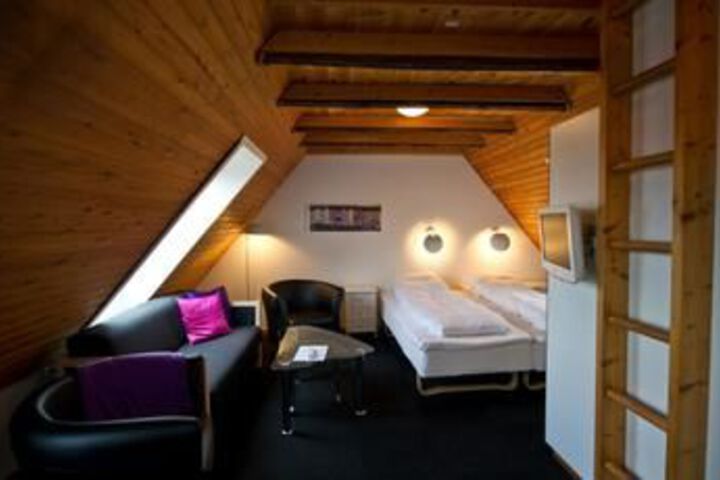 Room 10 of 31
