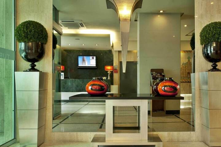 Entrance & Lobby