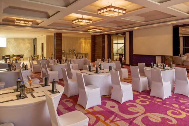 Ballroom/Hall 79 of 102