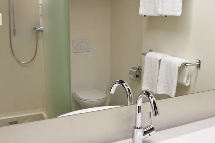 Room 5 of 12