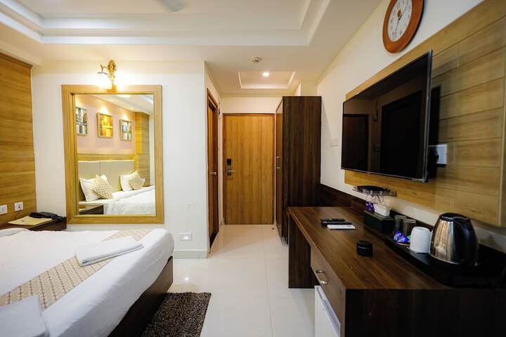 Room 12 of 28