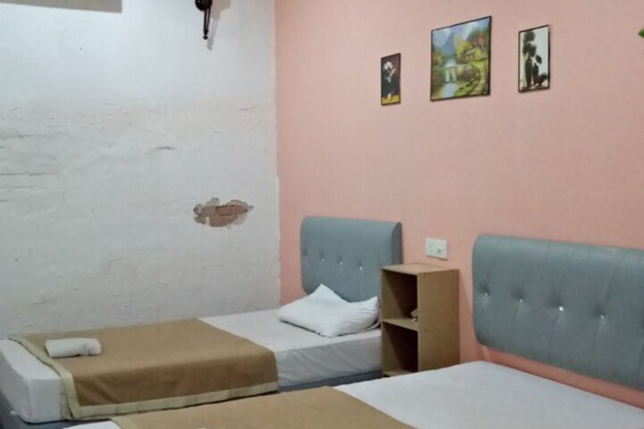 Room 14 of 36