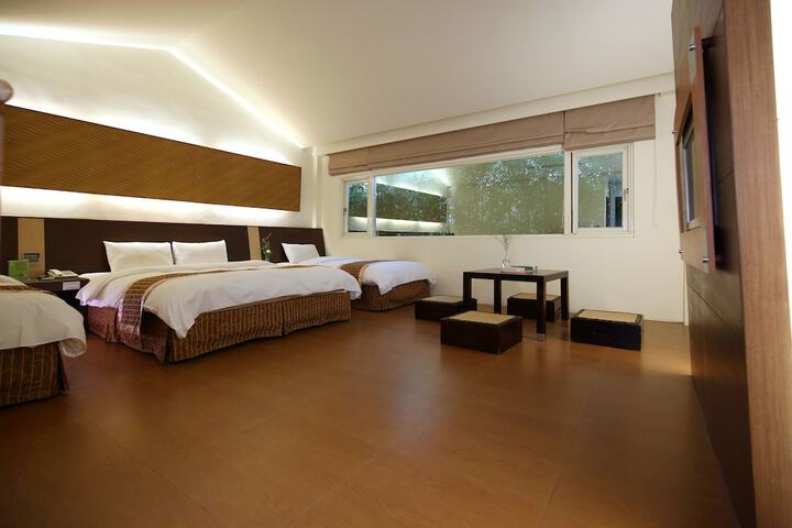 Room 7 of 62