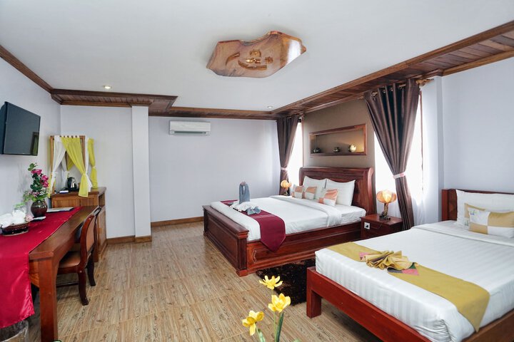 Room 8 of 99