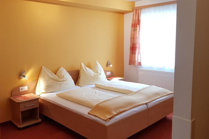 Room 8 of 34